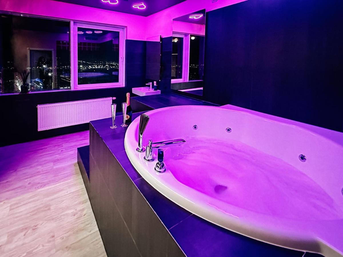 Ferienwohnung Sky Deep Jacuzzi 30 Floor Klaipėda Exterior foto